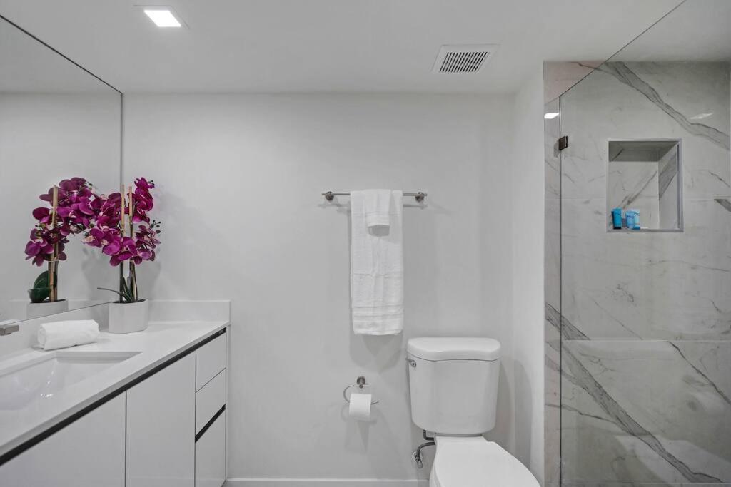 Of Dreams! Renovated With Water & Park Views Apartamento