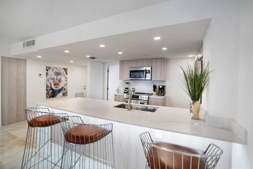Apartamento Of Dreams! Renovated With Water & Park Views *