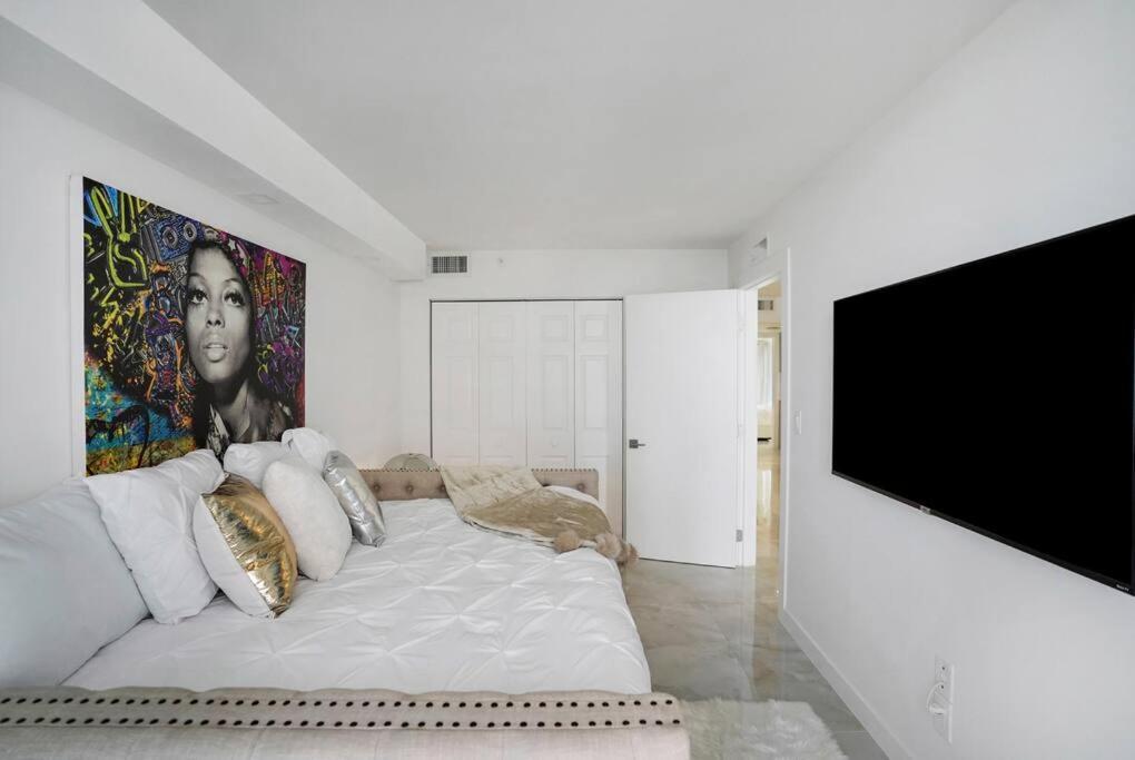 Of Dreams! Renovated With Water & Park Views Apartamento Miami